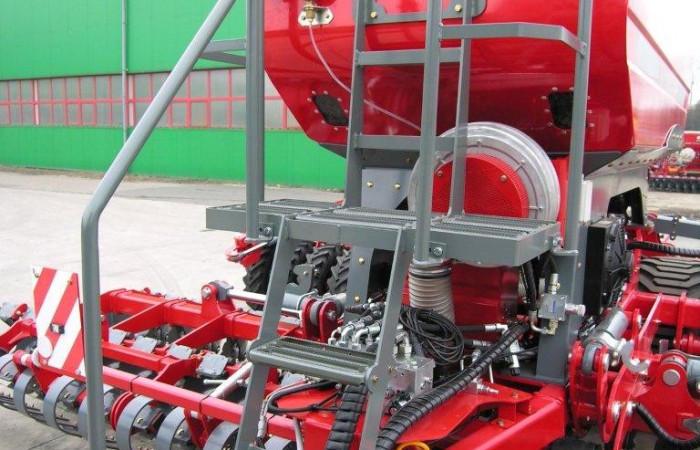 FENIX 3000 - podest z drabinką