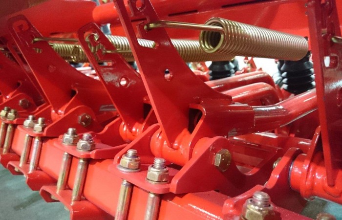 PLUS 400 - zawias redlicy i docisk